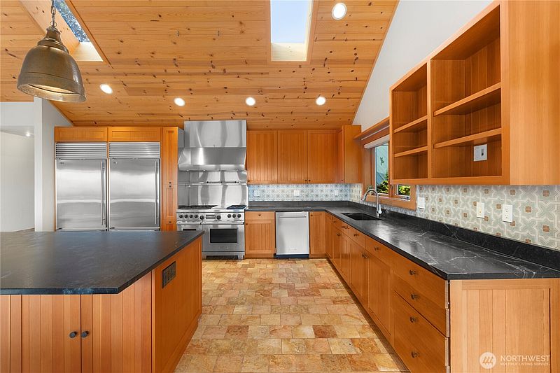 5th image of 398 Hannah Road