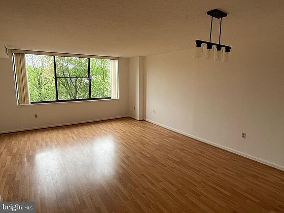 4th image of 10101 Grosvenor Pl APT 214