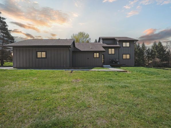 1452 Edgewood Ln, Milford, MI 48381