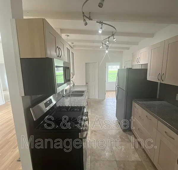 3252 E Lake Lansing Rd — Photo 14