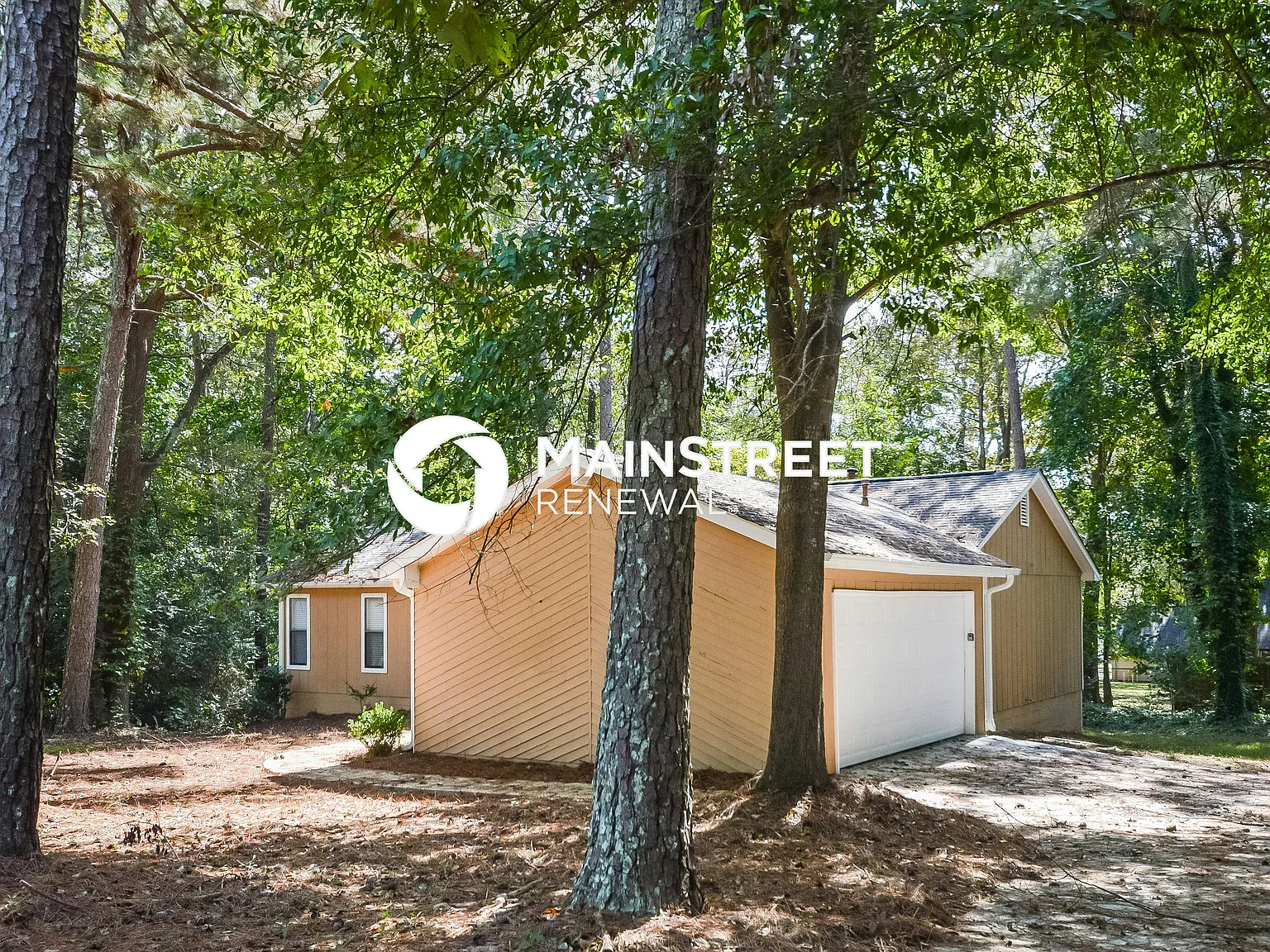 1235 Woodland Ct SE — Photo 2