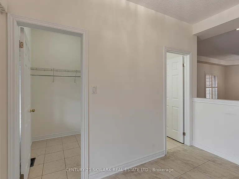 94 Bayhampton Dr #UPSTAIRS — Photo 6