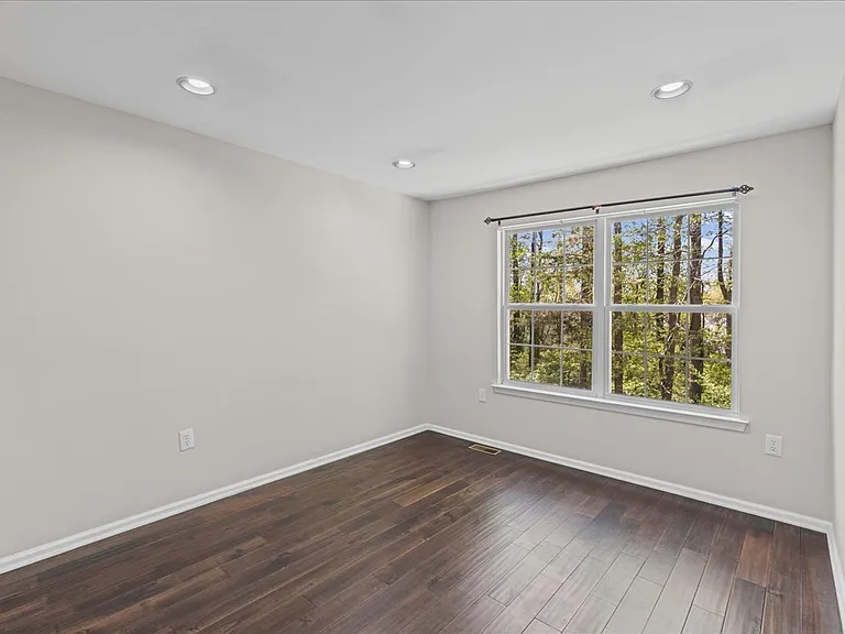 302 Wellington Park Dr — Photo 23