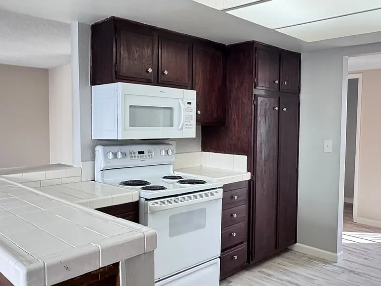 9847 Genesee Ave — Photo 15