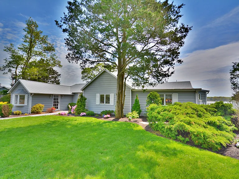 Little Neck Rd — Photo 3