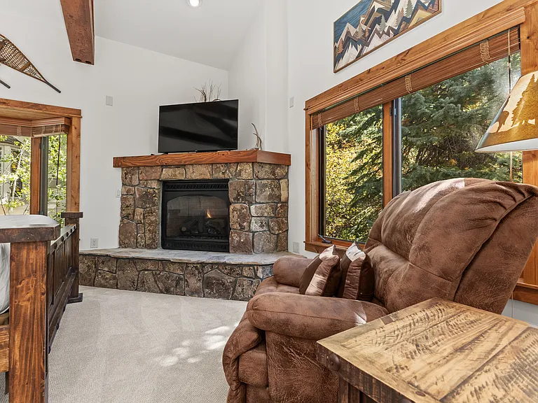 Top Level - Ensuite King Bedroom 1 with SmartTV & Gas Fireplace