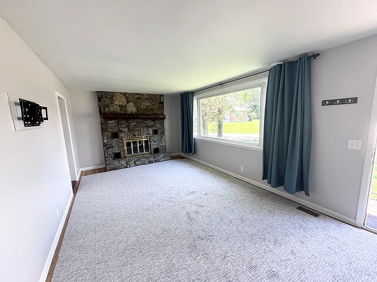 7000 Bonnafair Dr — Photo 5