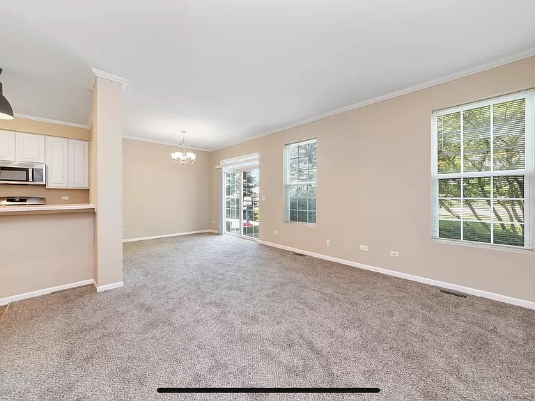 242 S Oak Creek Ln — Photo 4
