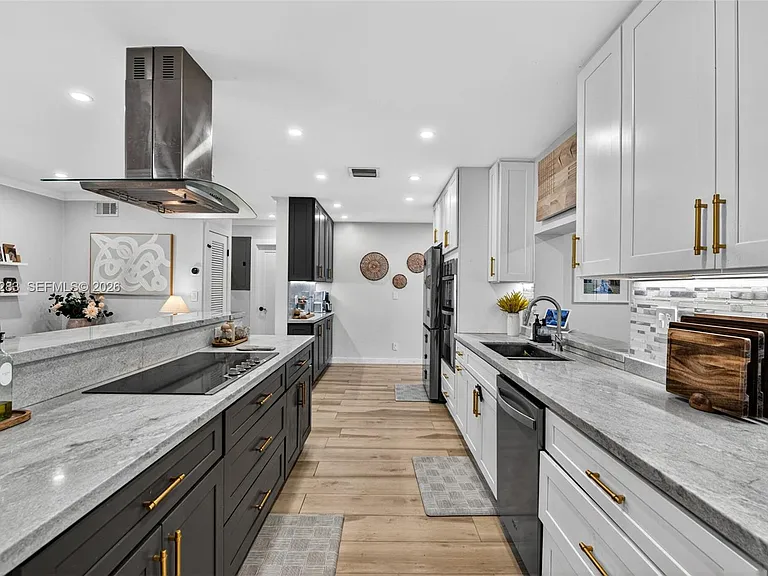 410 SW 55th Ave — Photo 15