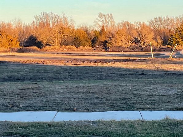 1215 Main St, Halstead, KS 67056