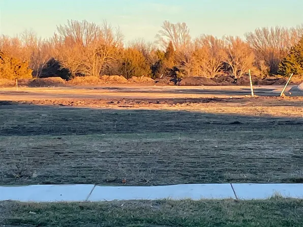 1216 Stutzman St, Halstead, KS 67056