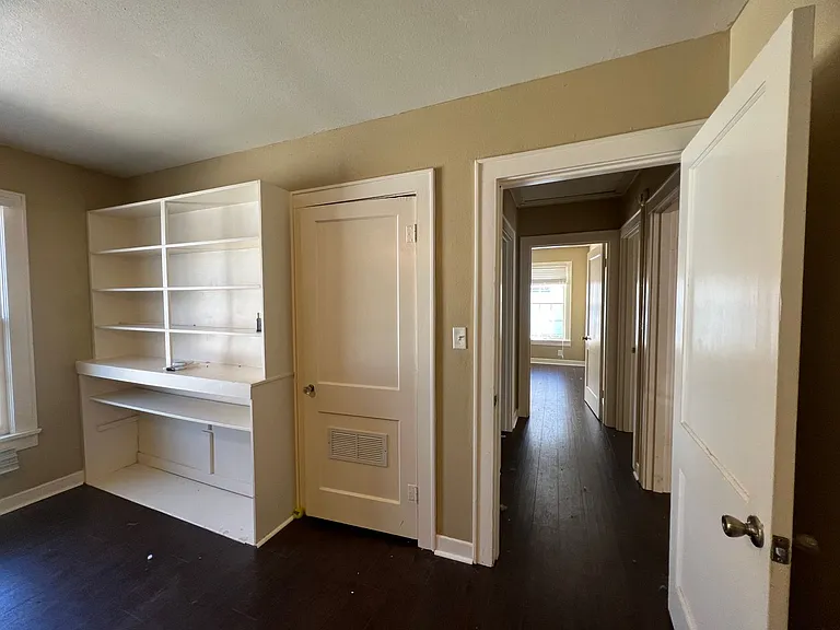 642 Robinson Pl — Photo 9