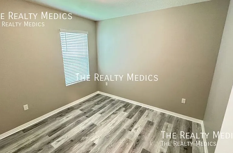 10906 Carlton Fields Dr — Photo 24