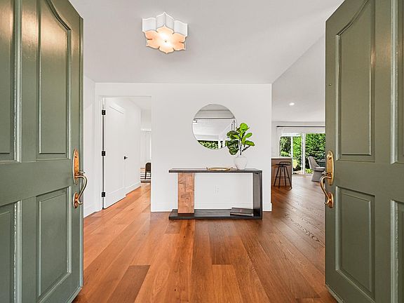 4th image of 8911 Oakmont Drive