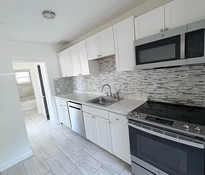 135 N Martin Luther King Junior Ave #B — Photo 7