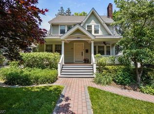 29 Garthwaite Ter, Maplewood, NJ 07040