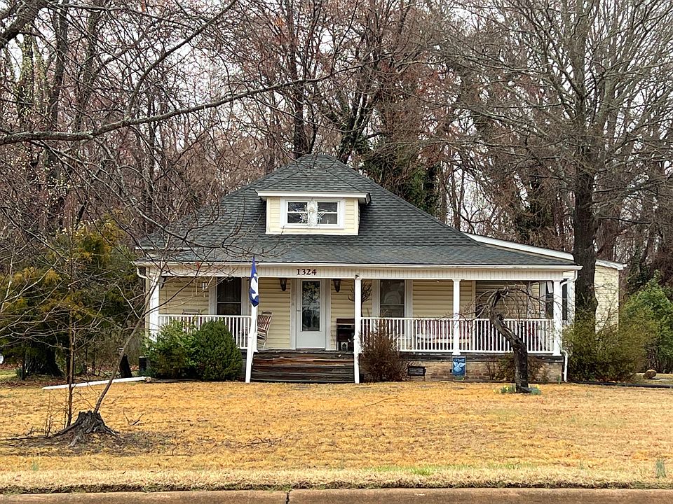 1st image of 1324 Westover Dr