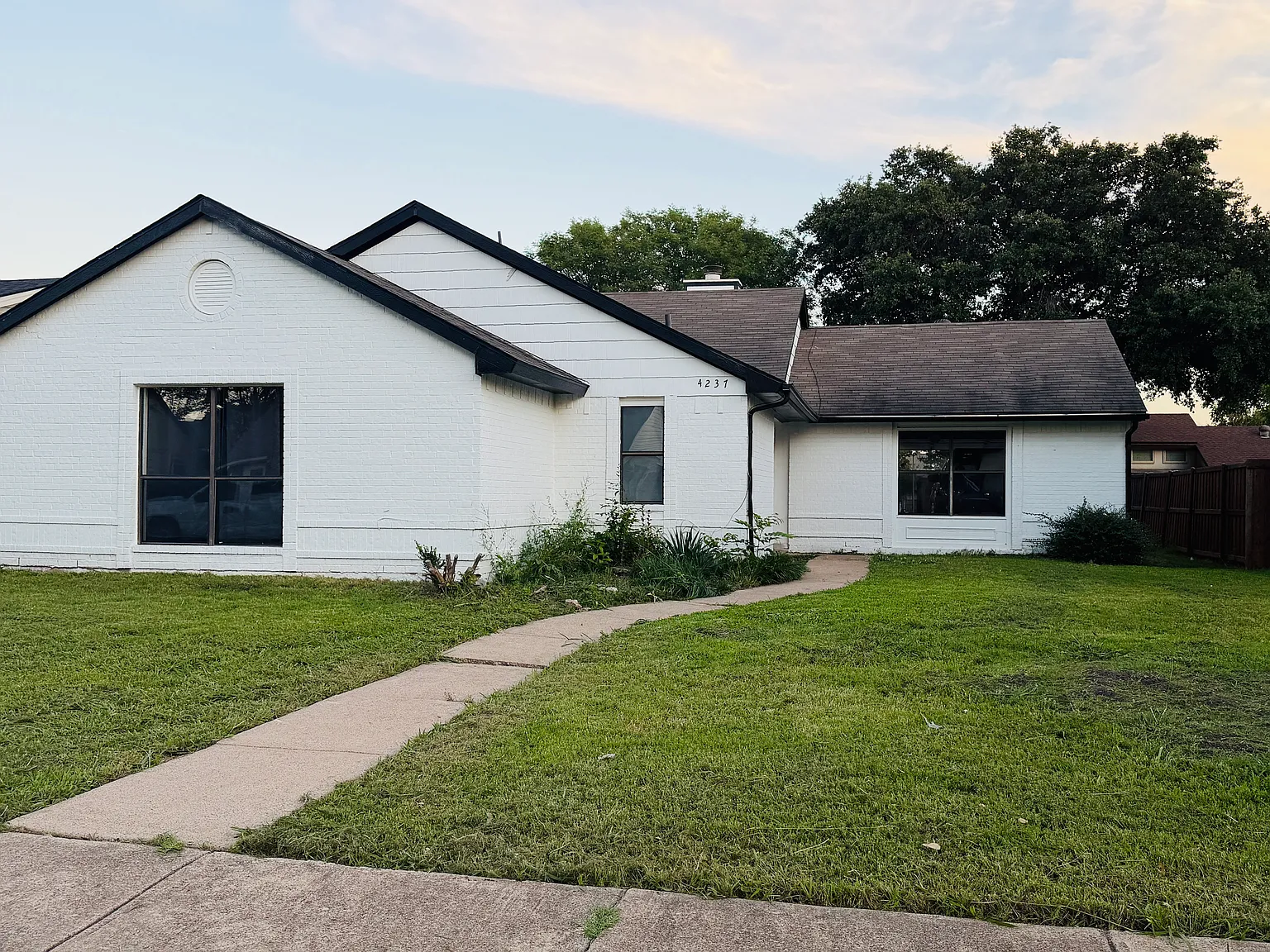 3 bed, 1321 sqft, $2,195 — Photo 1