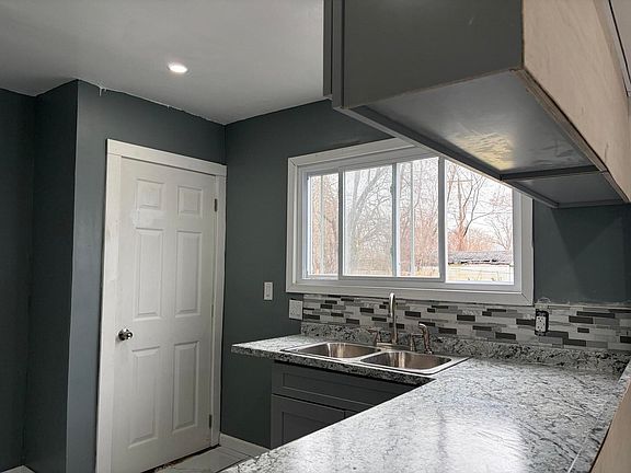 5th image of 17870 Yonka St