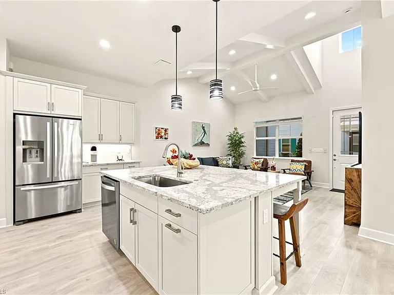 7239 Saona Ct — Photo 5