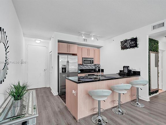 4th image of 79 SW 12th St #3608