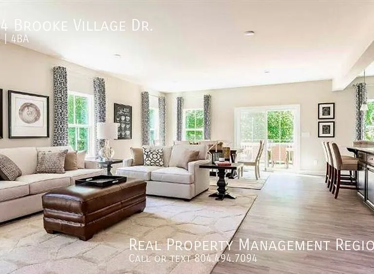 104 Brooke Village Dr — Photo 2