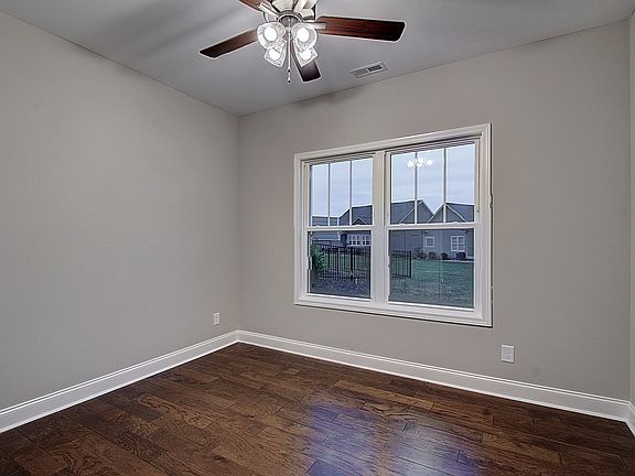 3rd image of 1311 Knights Bridge Cir