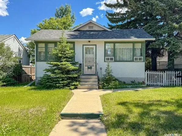 221 4th AVENUE NE, Swift Current, SK S9H 2J4