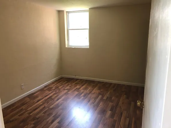 111 S Sycamore St, Centralia, IL