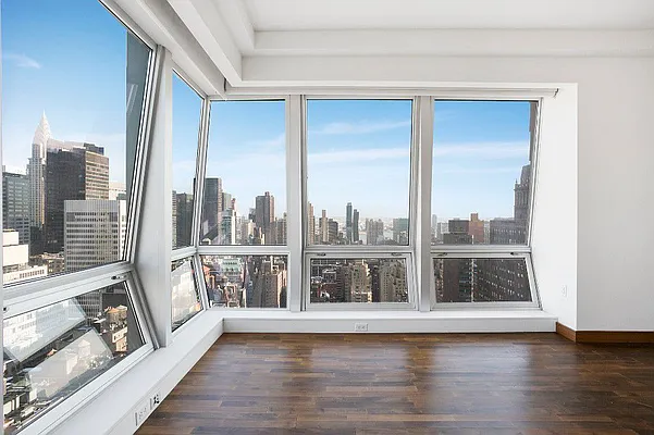 Rented by New York Casas Ltd. | media 11