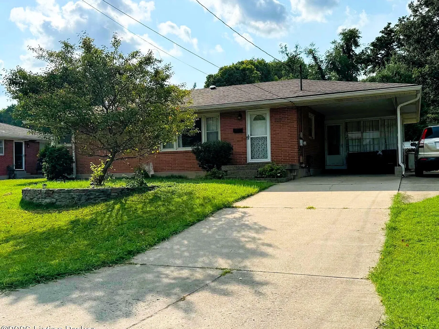 3 bed, 1.0 bath, 2016 sqft, $2,300 — Photo 1