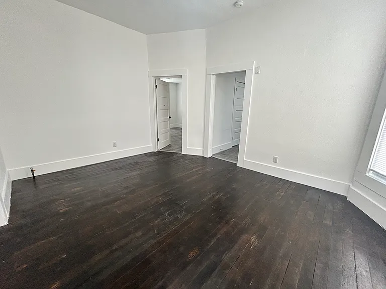 700 NE 6th St — Photo 14