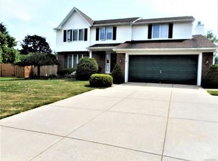 116 Gina Mdws, East Amherst, NY 14051