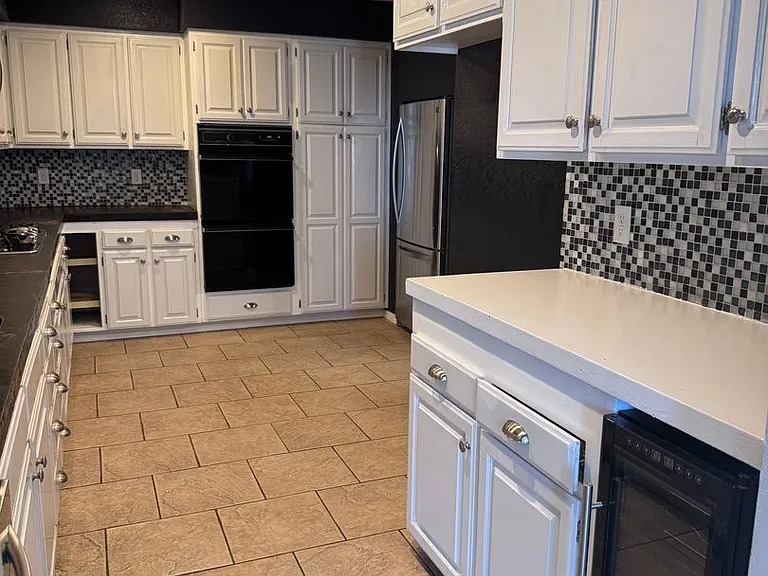 857 Robinson Ln — Photo 15