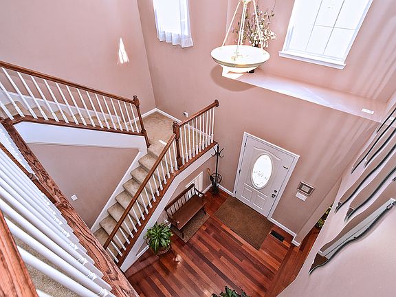 2nd image of 120 Creekwood Dr