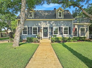 527 S Dooley St, Grapevine, TX 76051