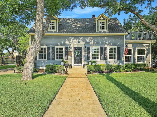 527 S Dooley St, Grapevine, TX 76051