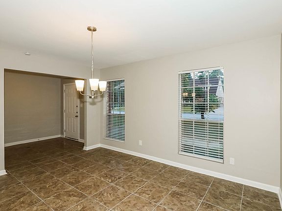 4th image of 1506 Castlerock Rd