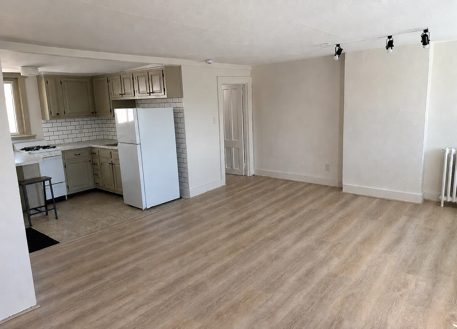 Studio, 300 sqft, $1,050 — Photo 1