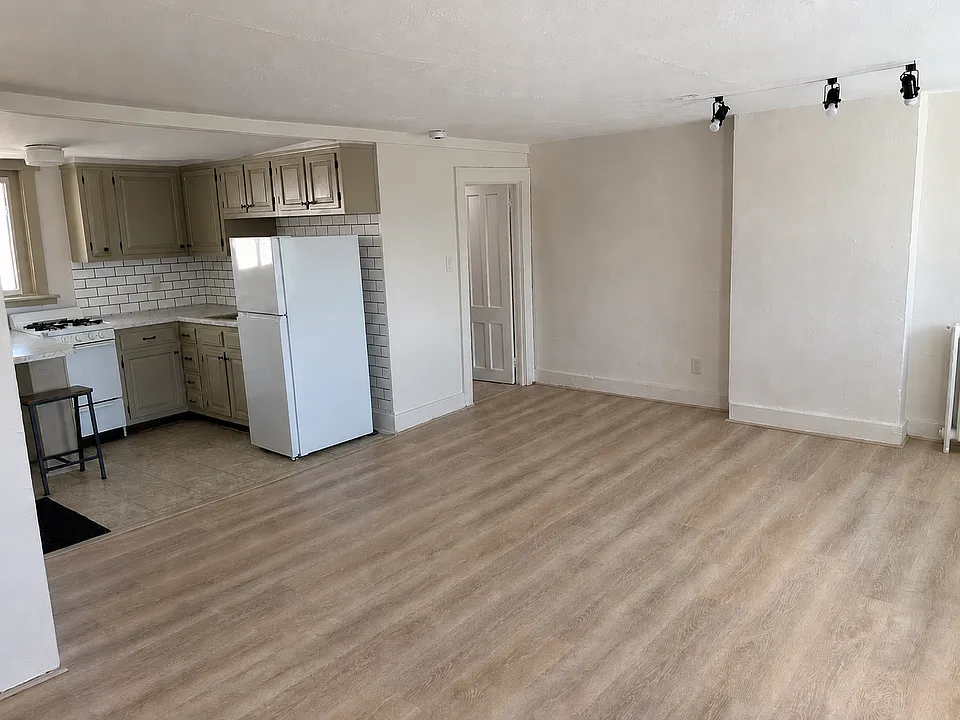 8 Irving St #3