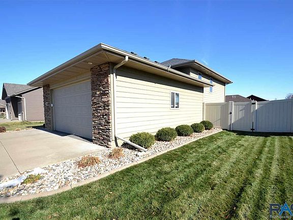 3rd image of 5204 S Solono Ave