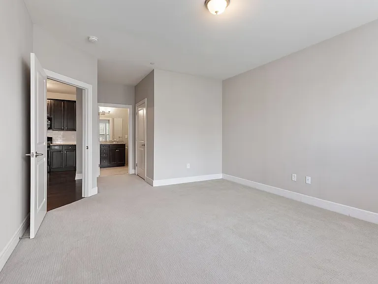 Essex Chase Apartments — Photo 13
