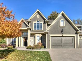 8011 Forest Parks Dr, Parkville, MO 64152