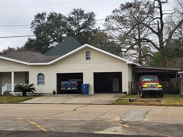 302 1st St, Jennings, LA 70546