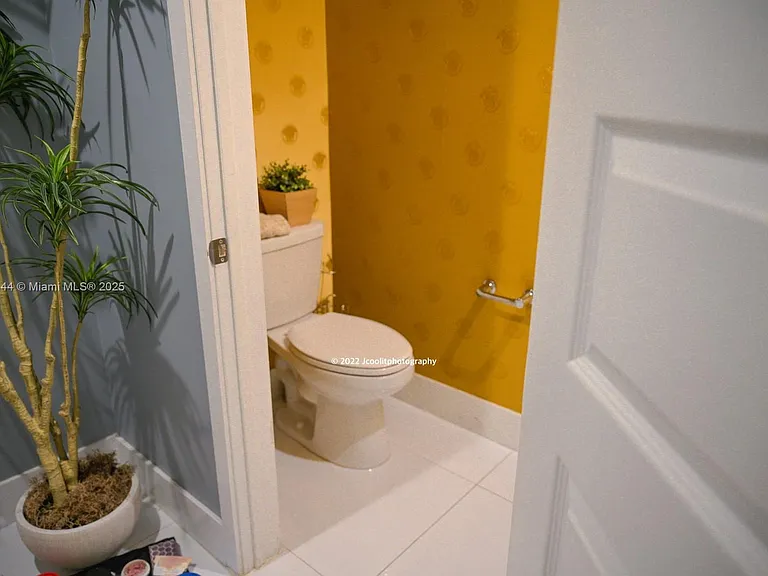 7962 NW 105th Ct — Photo 5