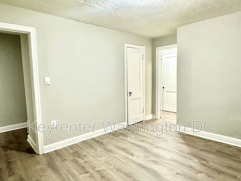 943 Bonifant St #5 — Photo 14