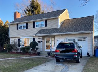 16 Donald Dr, Middletown, RI 02842