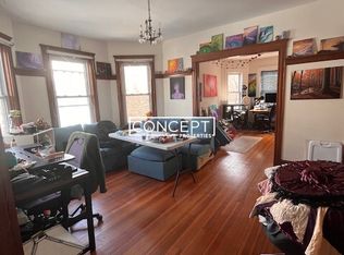 385 Pond Ave #3D, Brookline, MA 02445