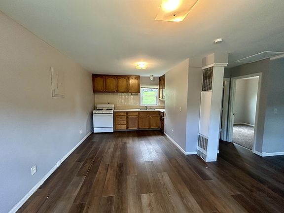 2nd image of 8255 Lakeview Dr
