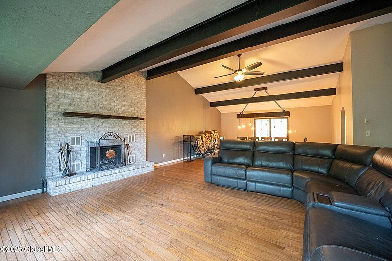 5th image of 319 Wellington Road